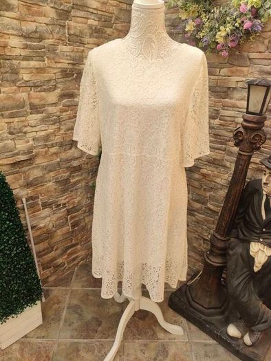 white/ Cream lace dress size 16 Postage included