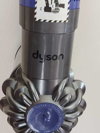 DYSON CYCLONE Vacuum Cleaner, excellent battery and in very good condition