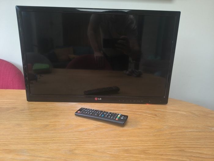 LG 24 inch Smart TV