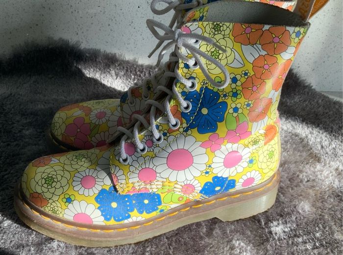 Dr Martens / Docs Size 5, 1460 Pascal Leather Boots in Daisy Floral Butterfly Print