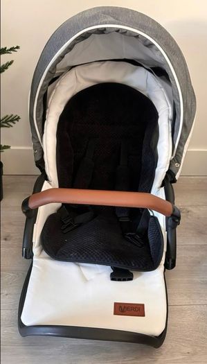 Verdi baby carseat, carrycot and versatile pushchair seat