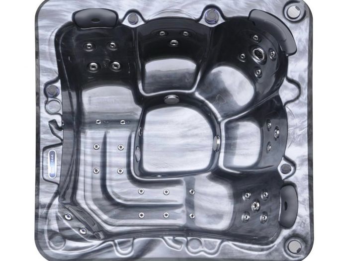 Brand New Horizon plug and play 5 person Hot Tub