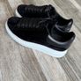 Black velvet oversized Alexander McQueens Image 8