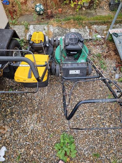 Two lawnmowers JCB Honda + Lyster