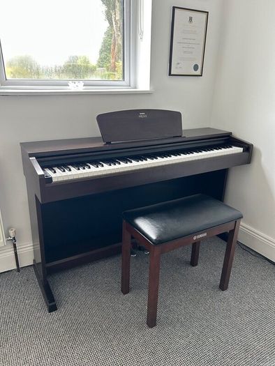 Yamaha Arius YDP-140 digital piano