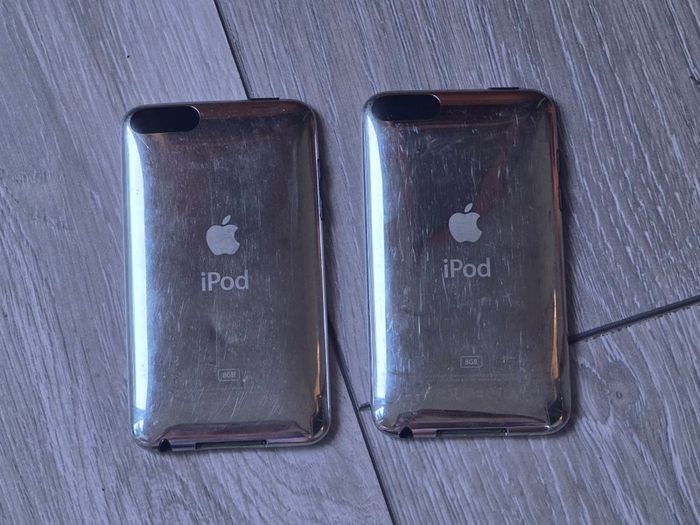2 x iPod Touch 2nd Gen 8gb (Free Post)