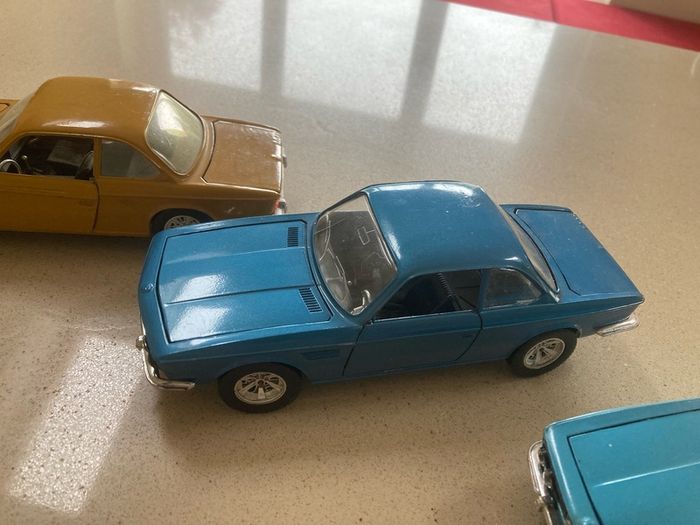BMW 3.0 CS scale 1/24 lot of three Burago