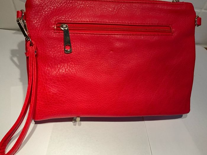 R Stunning Vibrant Red 3-in-1 Clutch Wristlet & Crossbody Bag