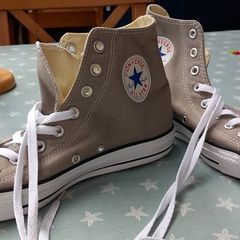 New Converse High top size 8
