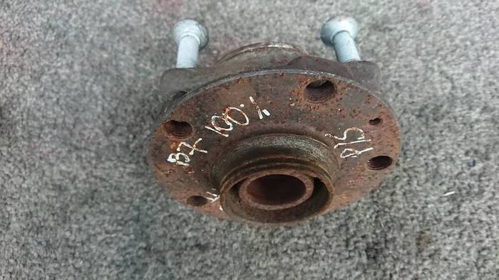 Genuine Audi a4 b6 b7 saloon estate floor mats carpet. Three spoke s-line multy function steering wheel airbag glove box etc.. Parts breaking