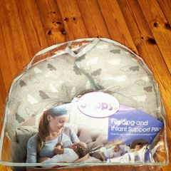 Boppy brrwstfeeding cushion
