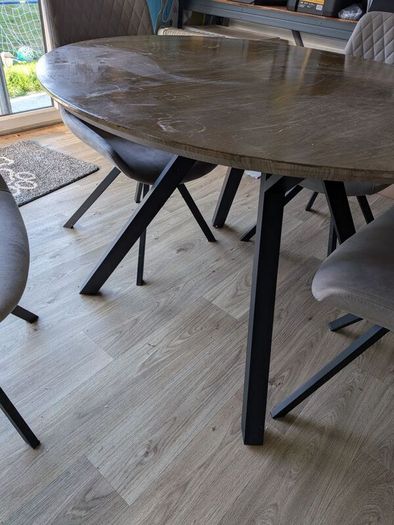 Round kitchen table