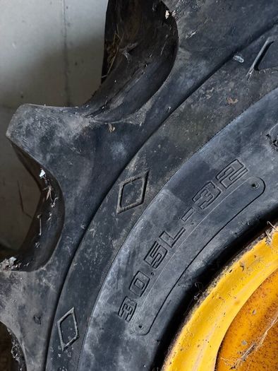 Goodyear 30.5L - 32 Special Sure Grip TD8