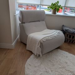 Kave Home Club ecru-coloured armchair