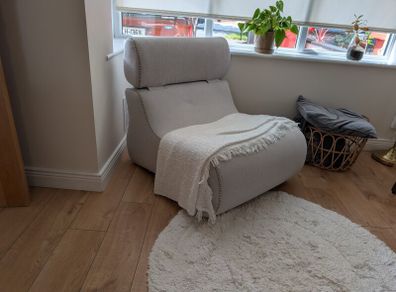 Kave Home Club ecru-coloured armchair