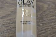 Olay Total Effects 7-in-1 Moisturiser and Serum Duo SPF 20 40ml bottle