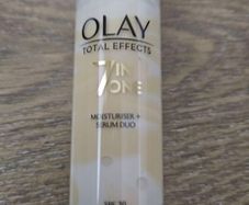 Olay Total Effects 7-in-1 Moisturiser and Serum Duo SPF 20 40ml bottle