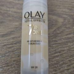 Olay Total Effects 7-in-1 Moisturiser and Serum Duo SPF 20 40ml bottle