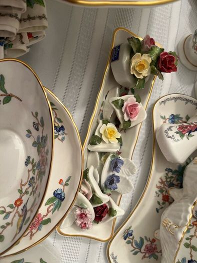 Aynsley dishes.Pembroke.Sold in total.