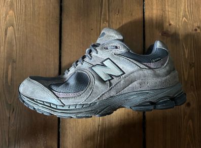 New Balance 2002r goretex