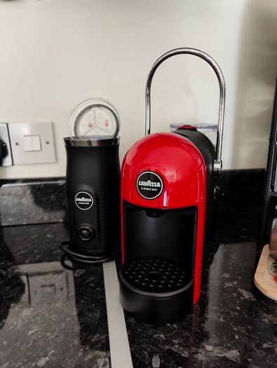 QUICK SALE: Lavazza A Modo Mio Jolie Coffee Machine + FREE MilkEasy Frother (Excellent Condition)