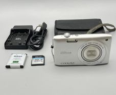 Nikon Coolpix S3300 16MP Digital Camera Silver - Full Kit