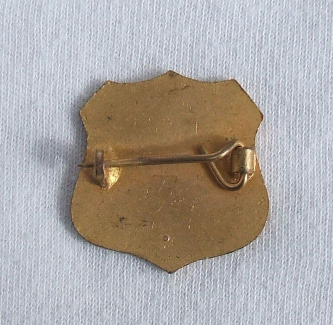 FOLKSTONE PARK BOWLS CLUB (Kent) - enamel bowling badge (c.1960's). Excellent condition.