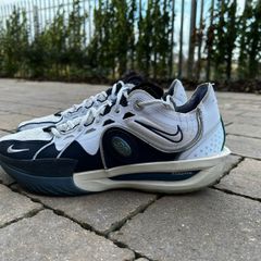 Nike basketball shoes UK9