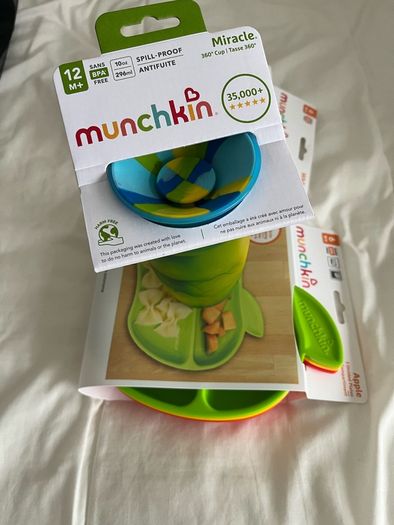 Munchkin feeding set (Brand new)