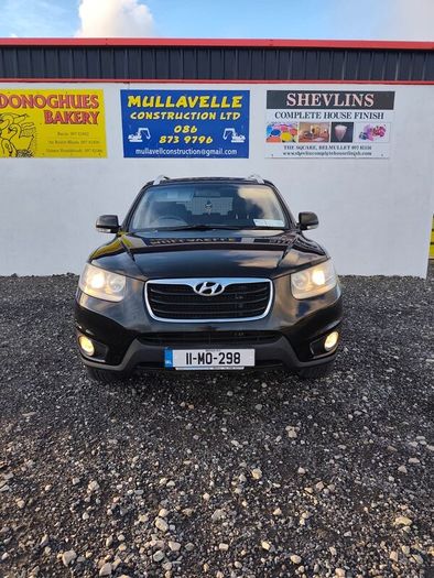 Black Santa Fe Jeep