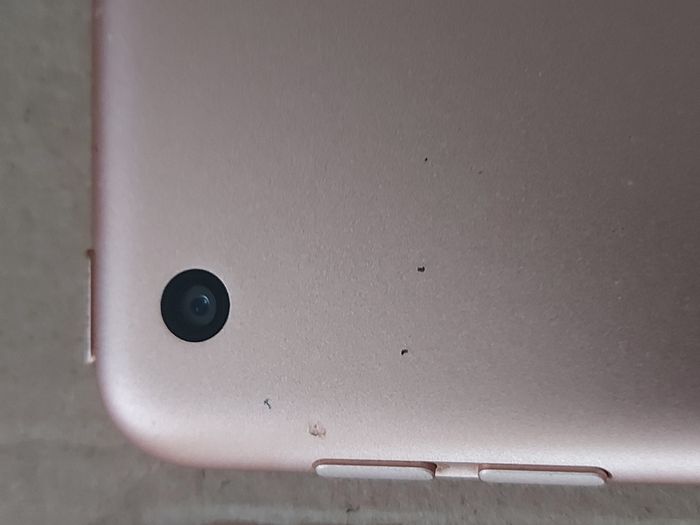 Apple iPad 8th generation a2270, not powering on, excellent cosmetic condition