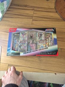 Pokemon Prismatic evolutions Premium Figure Collection