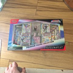 Pokemon Prismatic evolutions Premium Figure Collection