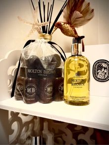 Molton Brown London 10 Mandarin & clary sage conditioner conditioner and Indian Cress shampoo