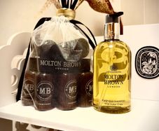 Molton Brown London 10 Mandarin & clary sage conditioner conditioner and Indian Cress shampoo