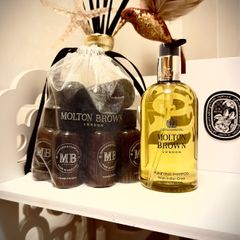 Molton Brown London 10 Mandarin & clary sage conditioner conditioner and Indian Cress shampoo