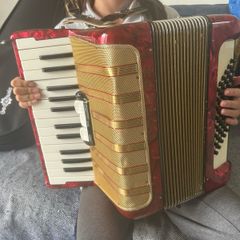 Vintage Hohner Student IV 48-Bass Piano Accordion with Hard Case