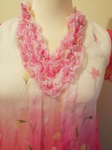 Ladies Tunic Top Blouse Pepper Tree London New With Tags Floral Size M/L Ruffles