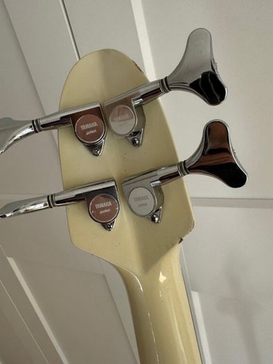 1988 Yamaha Motion B medium scale Bass