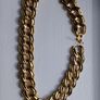 A striking and stylish vintage gold-tone necklace. Image 4