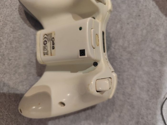 Xbox 360 controller, battery pack + charger