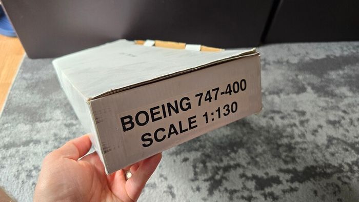 1:130 scale KLM Boeing 747-400 Travel agent model