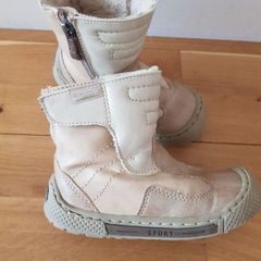 Girl's or boy's boots size 25