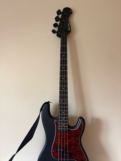 bass guitar and amplifier Harley Benton