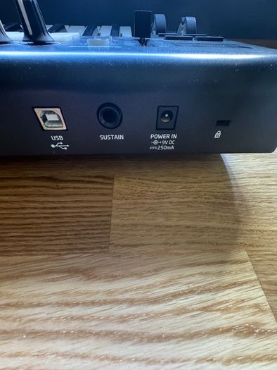 Novation Launchkey 25 Mk2 midi controller