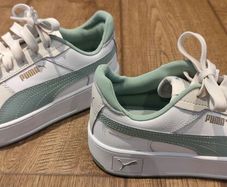 Puma Carina Street Trainers . Size UK 4