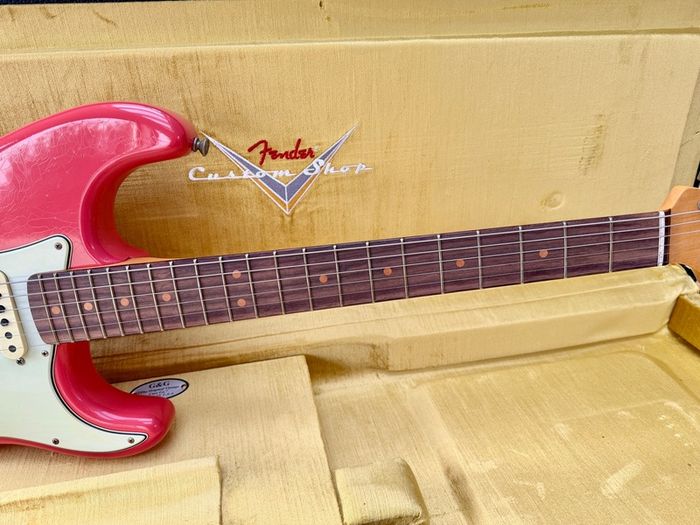 Fender Custom Shop '64 Stratocaster Journeyman, aged Fiesta red