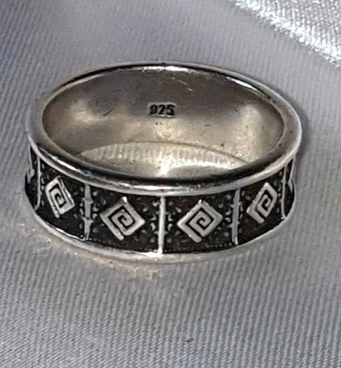 Pristine Vintage Sterling Silver Band Ring