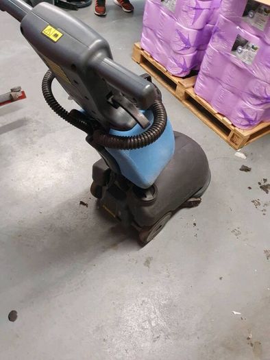 Genie B scrubber dryer