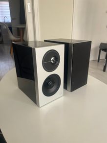 Definitive Technology D7 speakers